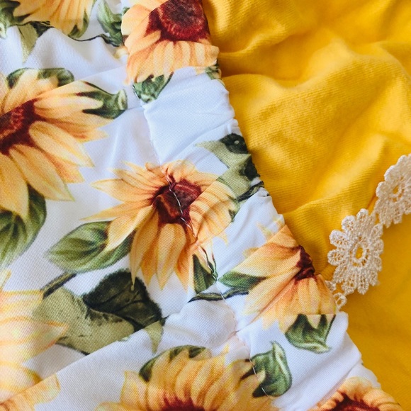 SOLD 💗Sunny Sunflower Baby Romper 🌻 - Picture 2 of 8